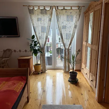 Uebernachten Im Gruenen Apartment *